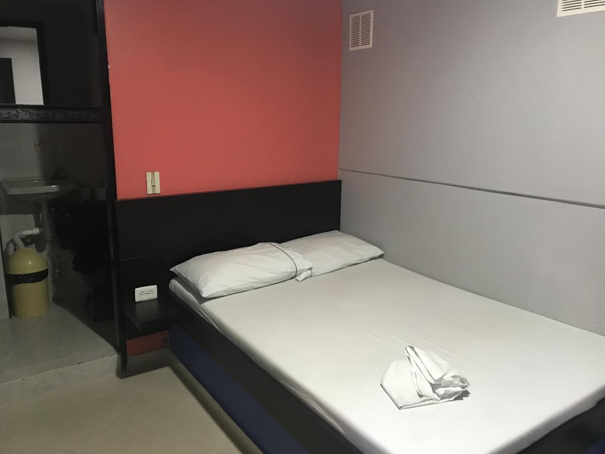 Hotel Calipso Marinilla Ngoại thất bức ảnh